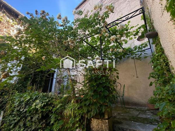 Magnifique maison de maitre en Pierre avec gite et local commercial