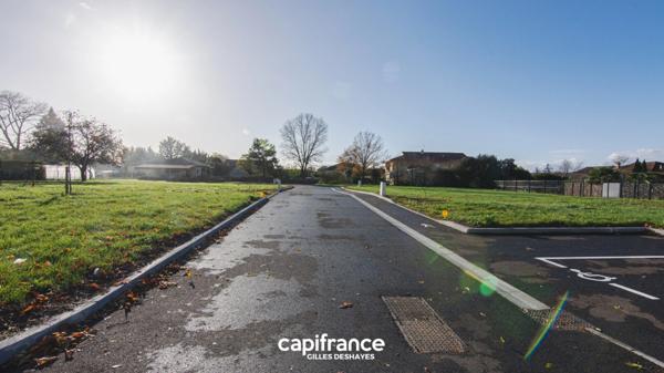 St-Didier-sur-Chalaronne (01140) Terrain Viabilisé 701m²