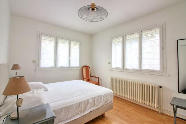 Maison Antony 6 chambres 158 m² indépendante, sous-sol total, 2 garages , terrasse et grand jardin