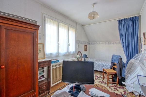 Maison Antony 6 chambres 158 m² indépendante, sous-sol total, 2 garages , terrasse et grand jardin