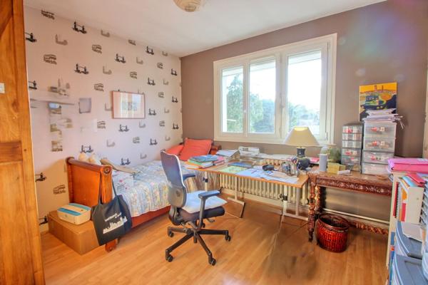 Maison Antony 6 chambres 158 m² indépendante, sous-sol total, 2 garages , terrasse et grand jardin