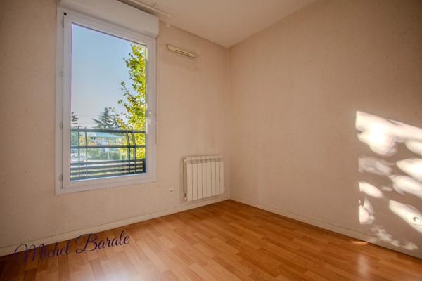 Appartement Tassin-la-Demi-Lune – 38 m² avec terrasse, idéalement situé, garage possible.