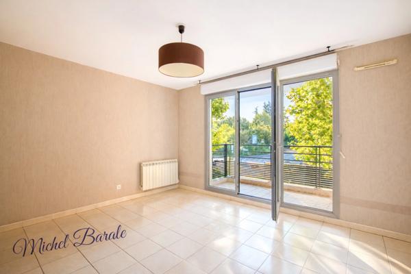 Appartement Tassin-la-Demi-Lune – 38 m² avec terrasse, idéalement situé, garage possible.
