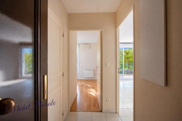 Appartement Tassin-la-Demi-Lune – 38 m² avec terrasse, idéalement situé, garage possible.