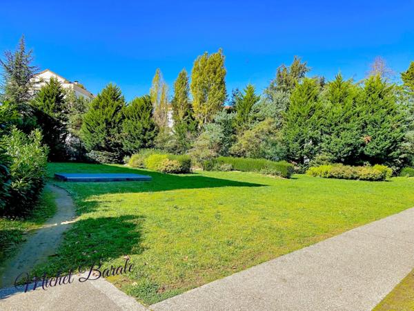 Appartement Tassin-la-Demi-Lune – 38 m² avec terrasse, idéalement situé, garage possible.