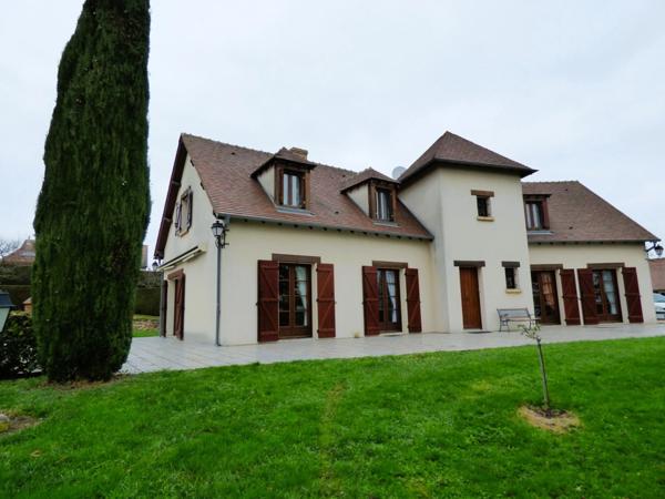Belle maison traditionnelle de 200 m² à vendre à BOURBON L'ARCHAMBAULT (03160)