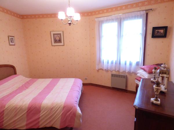 Belle maison traditionnelle de 200 m² à vendre à BOURBON L'ARCHAMBAULT (03160)