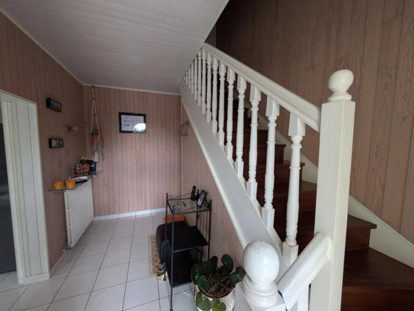 PRIZIAC PROPRIÉTÉ COMPOSÉE D'UNE MAISON DE TYPE NÉO BRETONNE DE 8 PIECES EN TRES BON ETAT GENERAL GRANDE DÉPENDANCES PARCELLE DE 1 HECTARE 47 ARES