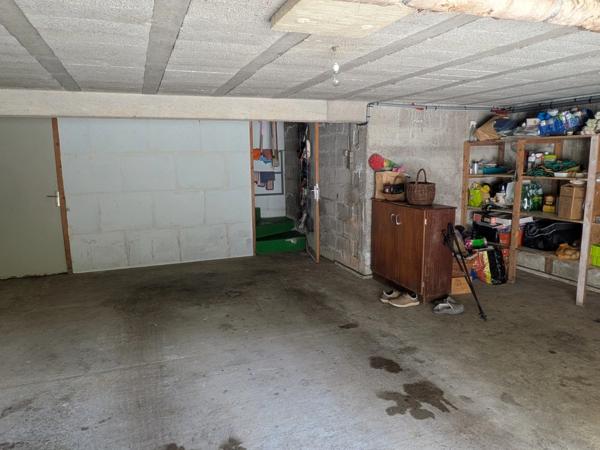 PRIZIAC PROPRIÉTÉ COMPOSÉE D'UNE MAISON DE TYPE NÉO BRETONNE DE 8 PIECES EN TRES BON ETAT GENERAL GRANDE DÉPENDANCES PARCELLE DE 1 HECTARE 47 ARES