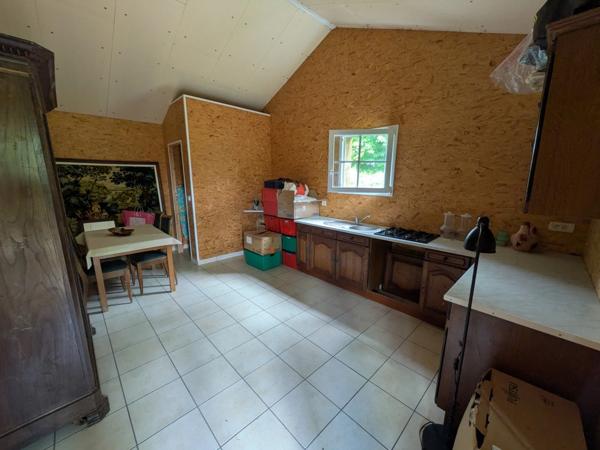 PRIZIAC PROPRIÉTÉ COMPOSÉE D'UNE MAISON DE TYPE NÉO BRETONNE DE 8 PIECES EN TRES BON ETAT GENERAL GRANDE DÉPENDANCES PARCELLE DE 1 HECTARE 47 ARES