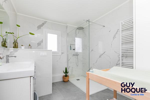 Maison à vendre à Combs la Ville - 6 pièces, 4 chambres