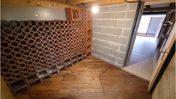 Fermette rénovée 190m², 4/5 ch, garage 71m² en cours / 2631m²