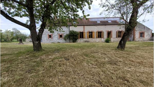 Fermette rénovée 190m², 4/5 ch, garage 71m² en cours / 2631m²