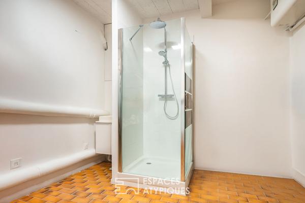 Appartement et local avec cour privative