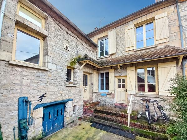 Maison 7 pièces à 12 minutes de Chars