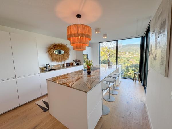 Maison à vendre  7 pièces - 220 m2 CAVALAIRE SUR MER - 83