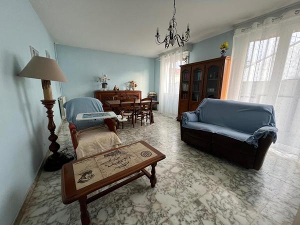 MAISON AVEC GRAND GARAGE