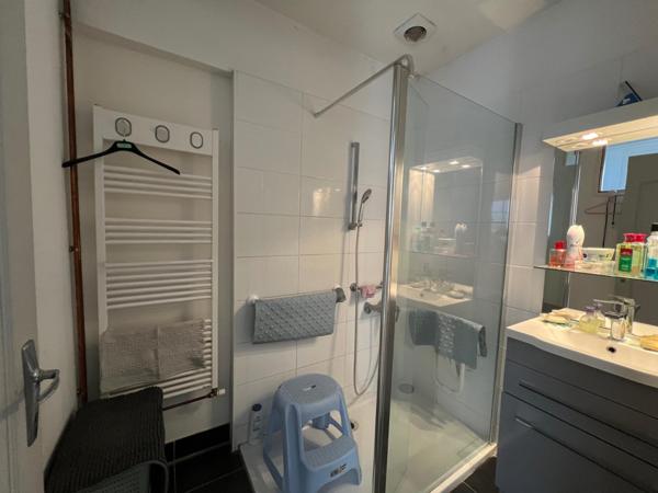 MAISON AVEC GRAND GARAGE