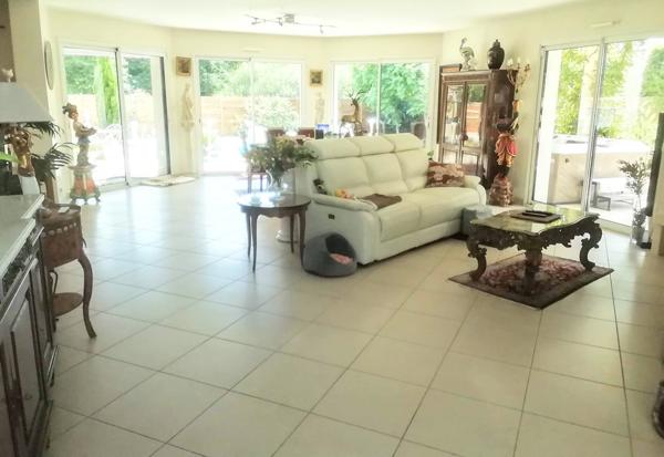 Maison contemporaine à LA ROCHE SUR YON (85000)