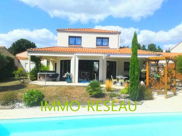 Maison contemporaine à LA ROCHE SUR YON (85000)