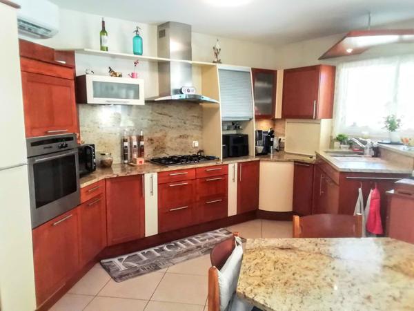 Maison contemporaine à LA ROCHE SUR YON (85000)