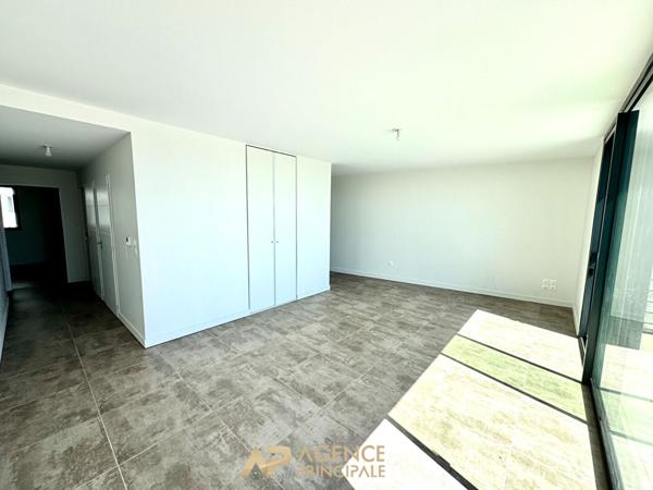 Appartement + Terrasse - Front de Mer - 4 pièces - La Rochelle €399 000 ** - Référence JH676ED3