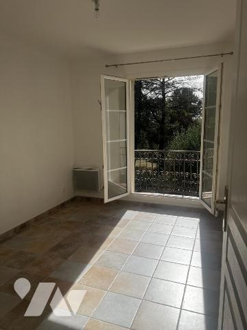 Bastide provençale de type 5/6 avec terrain arboré de 4500m2