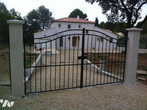 Bastide provençale de type 5/6 avec terrain arboré de 4500m2