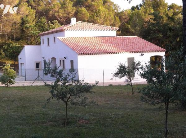 Bastide provençale de type 5/6 avec terrain arboré de 4500m2