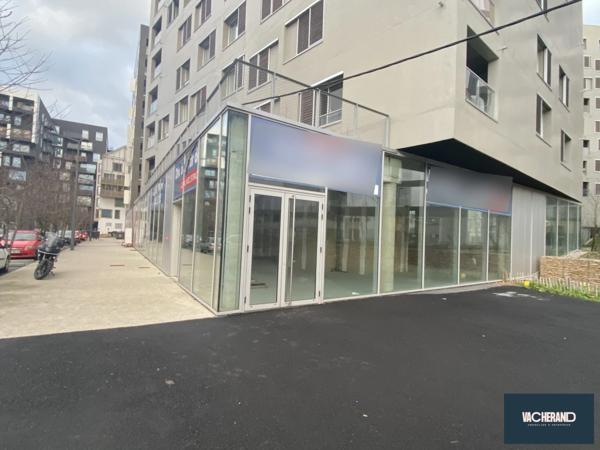 REZ-DE-CHAUSSÉE COMMERCIAL - 368 M²