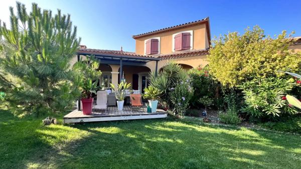 VILLA SUR PEYRIAC DE MER avec piscine et jardin arboré