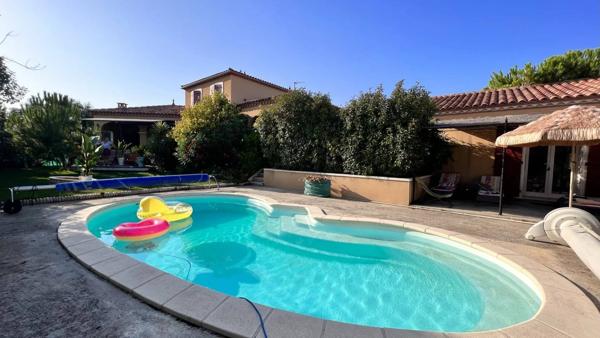 VILLA SUR PEYRIAC DE MER avec piscine et jardin arboré