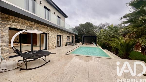 Maison à vendre 7 pièces 187 m² Nîmes-Saint-Césaire