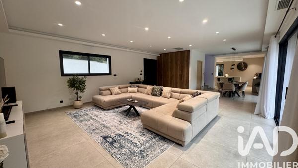 Maison à vendre 7 pièces 187 m² Nîmes-Saint-Césaire