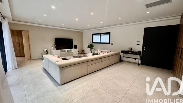 Maison à vendre 7 pièces 187 m² Nîmes-Saint-Césaire