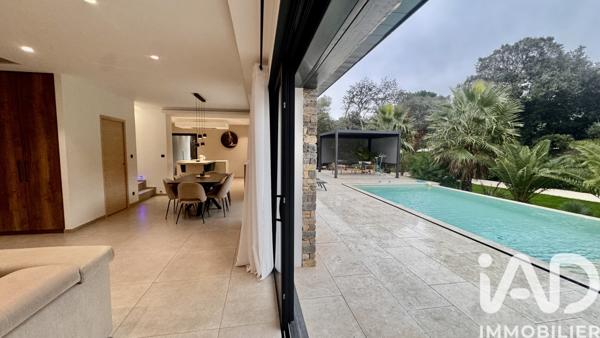 Maison à vendre 7 pièces 187 m² Nîmes-Saint-Césaire