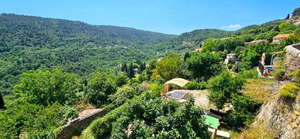 Cocon douillet avec terrasse et vue dégagée