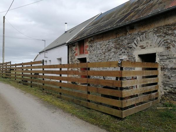 Maison en pierre à la campagne