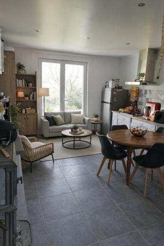 Maison en pierre à la campagne