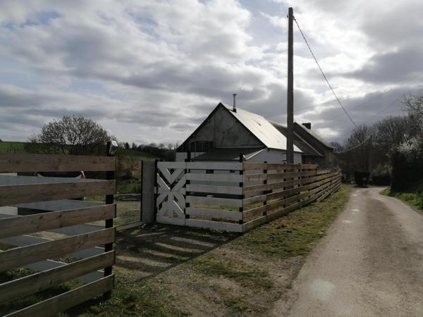 Maison en pierre à la campagne