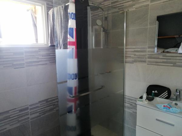 Maison en pierre à la campagne