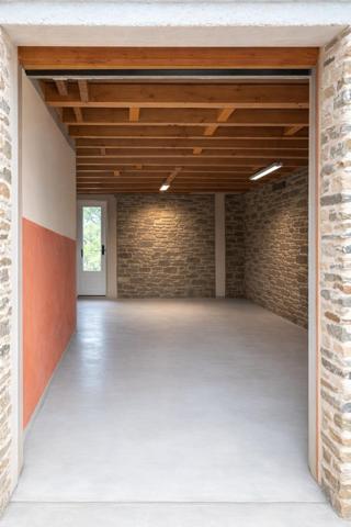 Maison en pierre à la campagne