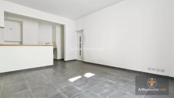 Vente                                                      Appartement
                        
                     2 pièces                      35 m2                     à Étampes