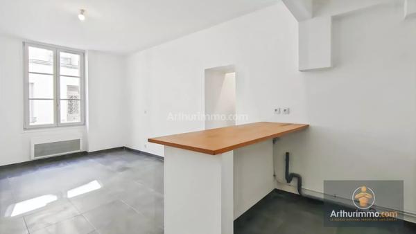 Vente                                                      Appartement
                        
                     2 pièces                      35 m2                     à Étampes