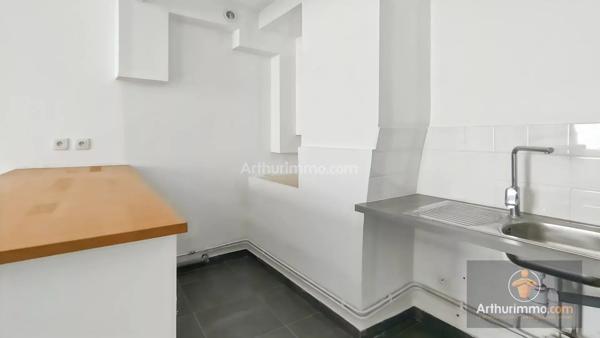 Vente                                                      Appartement
                        
                     2 pièces                      35 m2                     à Étampes