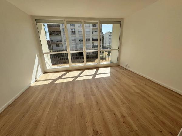 Location                                                      Appartement
                        
                     3 pièces                      59 m2                     à Yerres