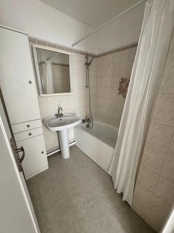 Location                                                      Appartement
                        
                     3 pièces                      59 m2                     à Yerres