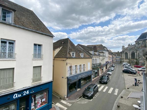 Houdan (78550) TRIPLEX 5 Pièces 133m² Hyper centre de HOUDAN