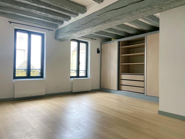 Houdan (78550) TRIPLEX 5 Pièces 133m² Hyper centre de HOUDAN