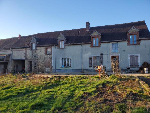 Proche Tourouvre (61190) Maison de 151 m2 env avec fort potentiel.